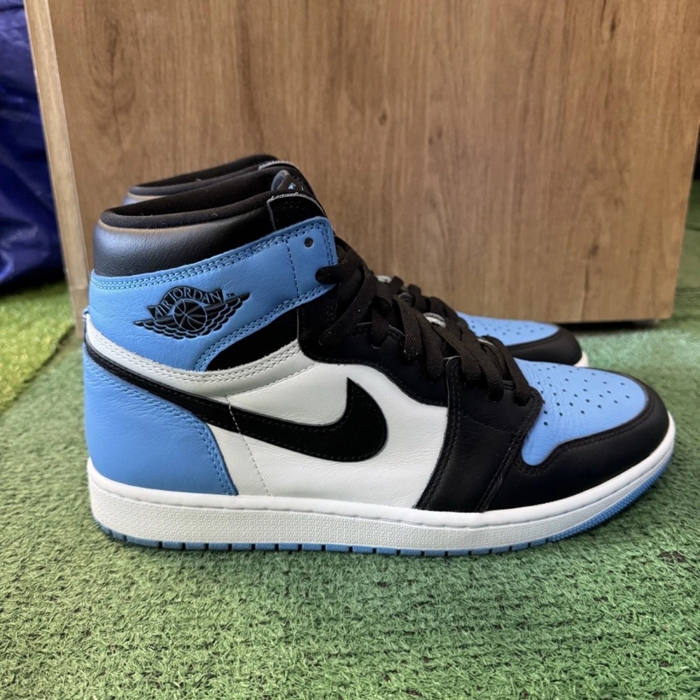 Nike Air Jordan 1 Retro OG High UNC Toe Size 10